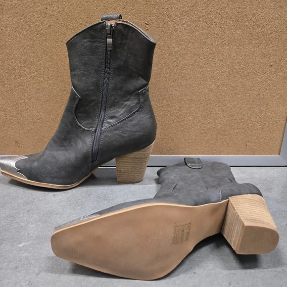 Dakota Western Ankle Boot - Picture 6 of 7